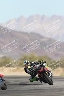 media/Oct-30-2025-Racers Edge (Thu) [[dabbdaf680]]/3-B Group/Session 2 (Turn 14)/